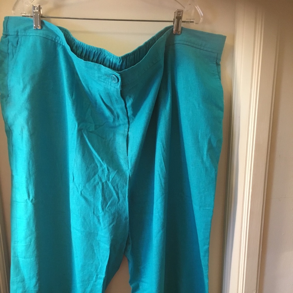 NWT Aqua Blue
Maggie Barnes
3/4 length pants